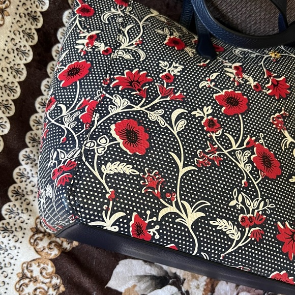 TORY BURCH Retro Batik Blake Floral Printed Tote Bag With An Attached Wristlet - Picture 12 of 15